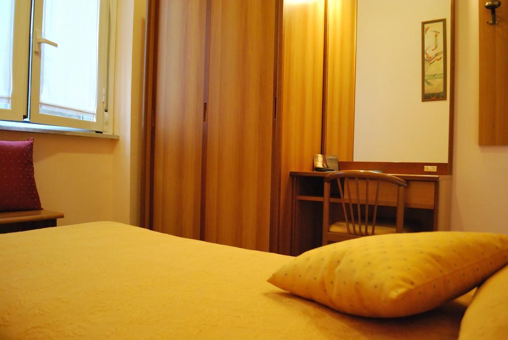Hotel Galleano Laigueglia Habitación foto